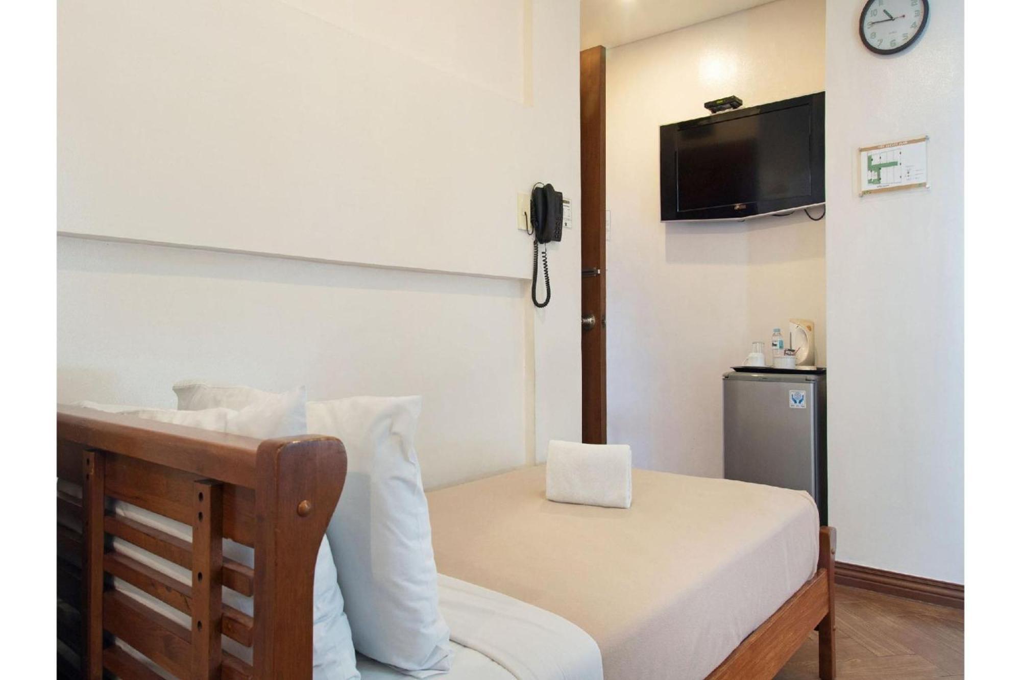 Townhouse Oak Avitel Hotel Near Osmena Highway, Pnr Pasay Station, Metro Manila Makati City Dış mekan fotoğraf