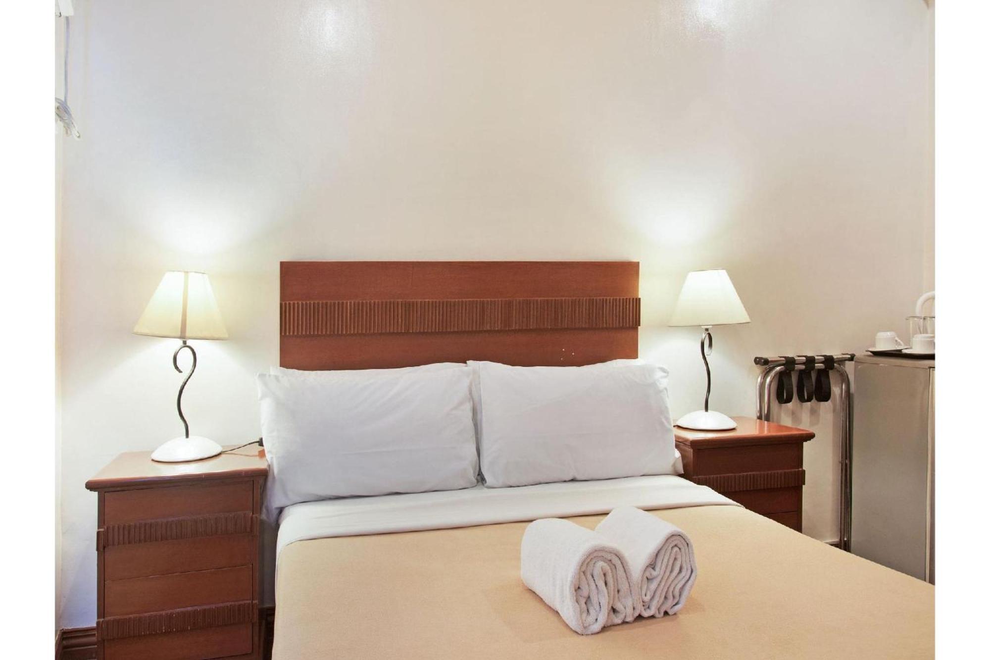 Townhouse Oak Avitel Hotel Near Osmena Highway, Pnr Pasay Station, Metro Manila Makati City Dış mekan fotoğraf